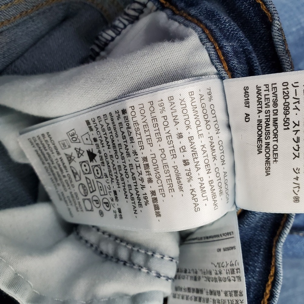 Levi Strauss Classic Boot Jeans Women's Size 16 Blue Zip Fly Pockets - Picture 5 of 9